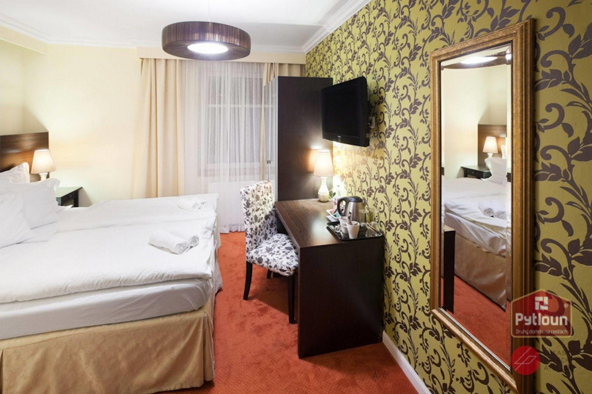Pytloun Design Self Check-In Hotel Reichenberg Zimmer foto